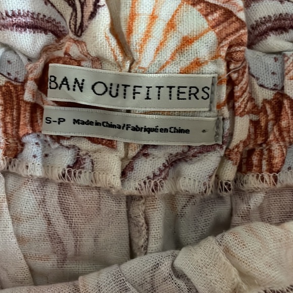 Urban Outfitters linen shorts - Picture 2 of 2